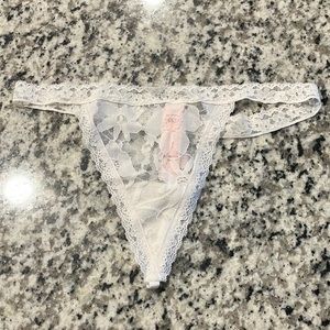 NWT xs lace white v string Victoria’s Secret
